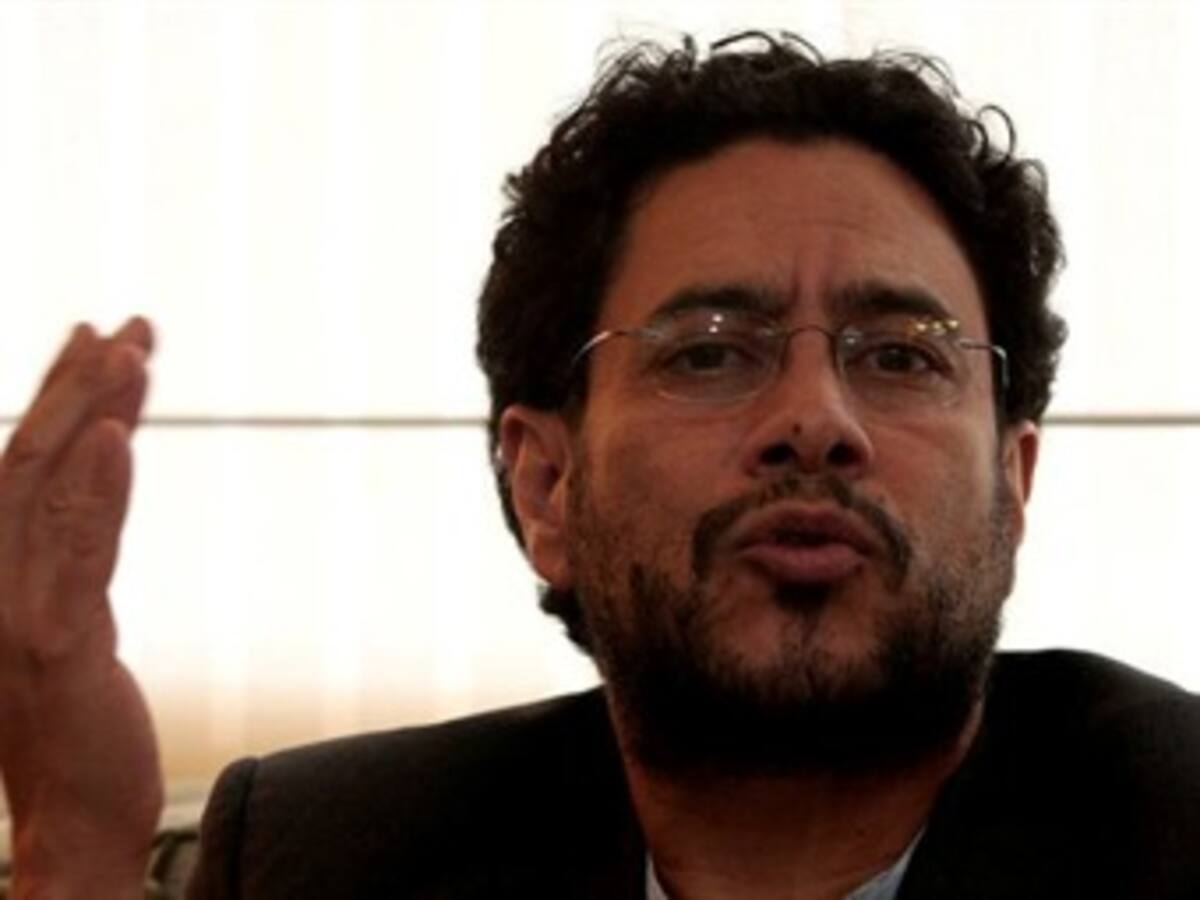 Uribe desacata la justicia al no acudir a la Fiscalía: Iván Cepeda