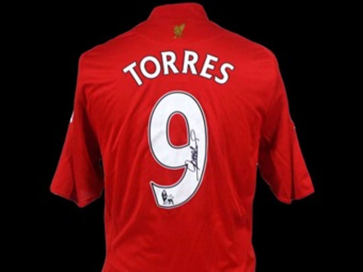 Hinchas de Liverpool queman camisetas de Fernando Torres