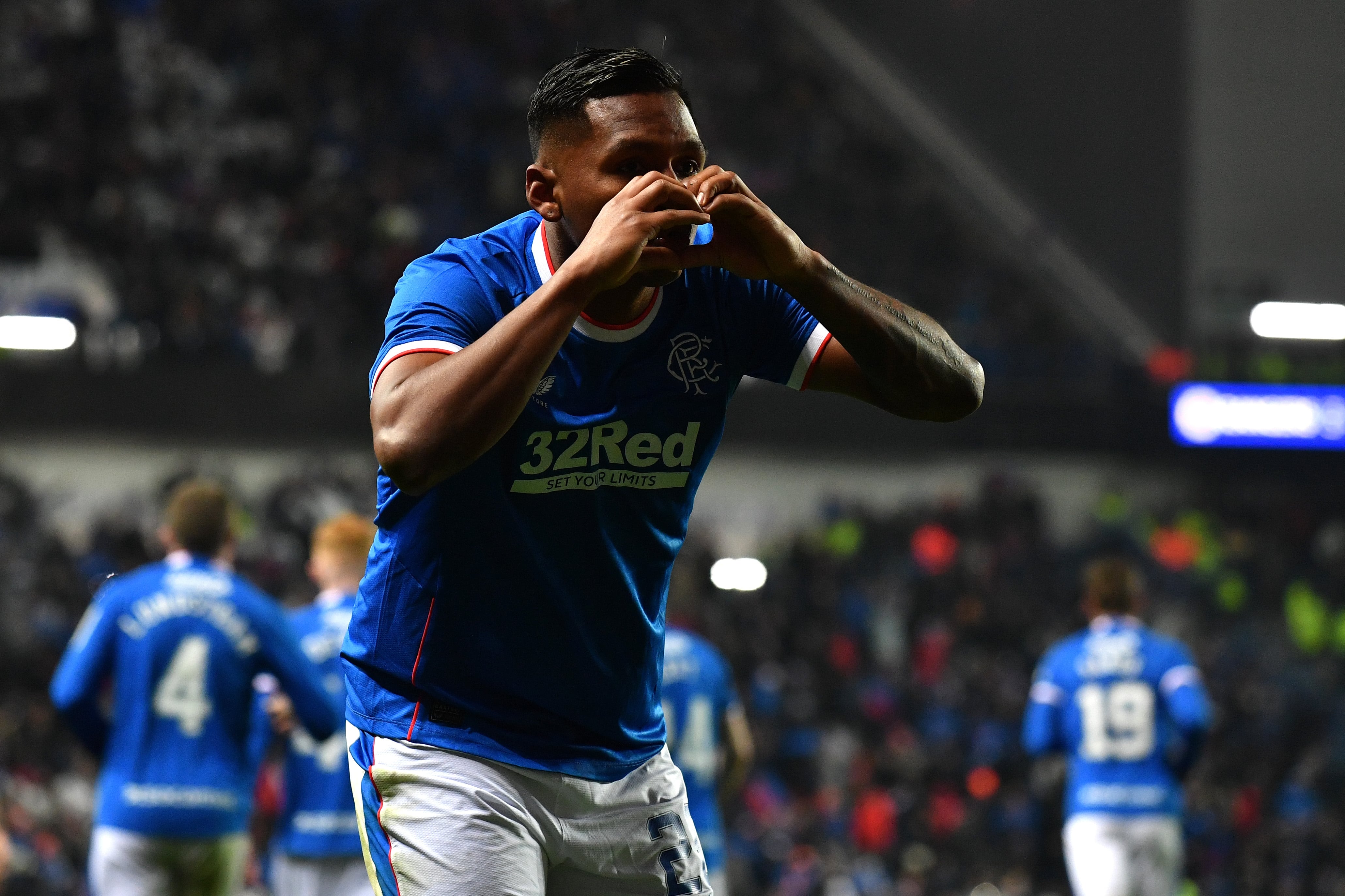Alfredo Morelos celebra su gol ante el Hibernian. (Photo by Mark Runnacles/Getty Images)