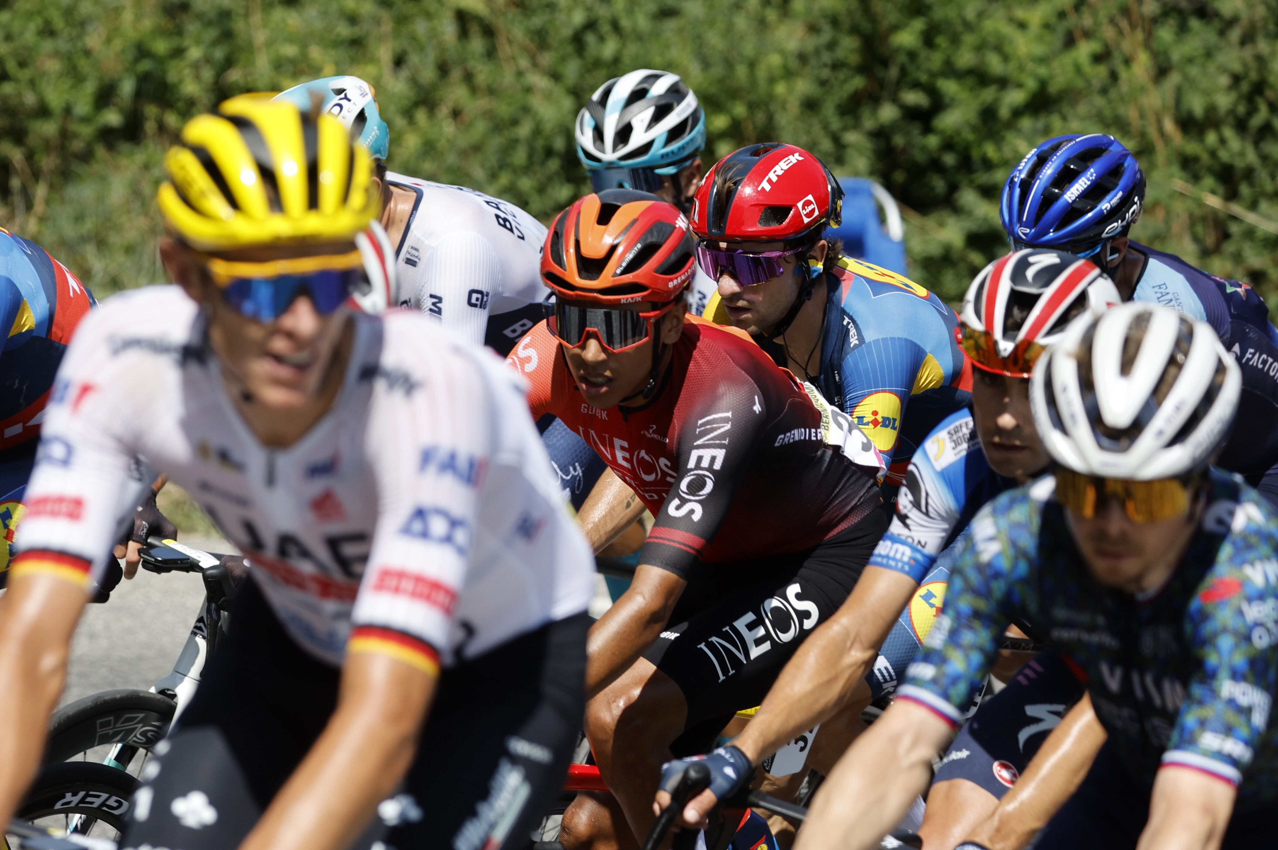 Egan Bernal en el Tour de Francia 2024. EFE/EPA/SEBASTIEN NOGIER
