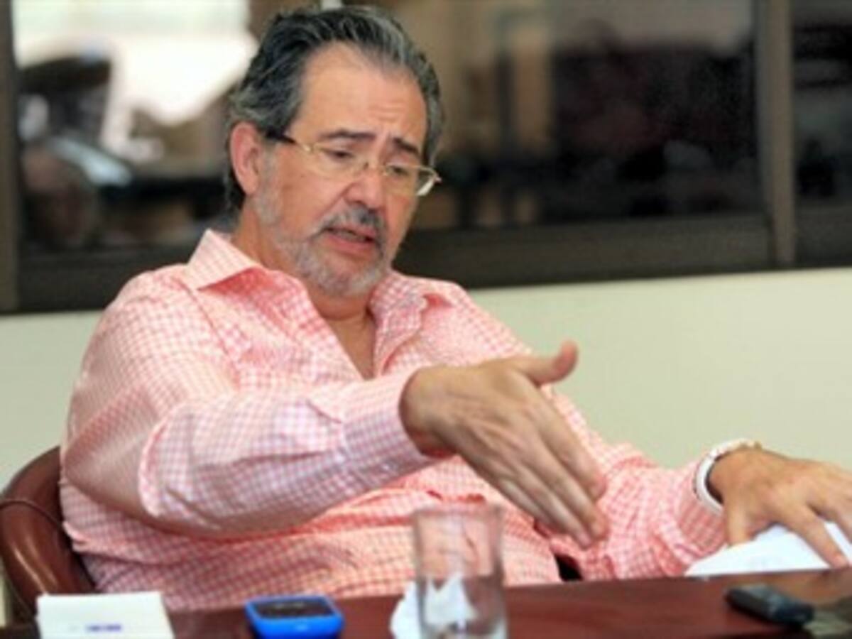 "Militares apoyarán gobierno de Capriles": director diario El Nacional