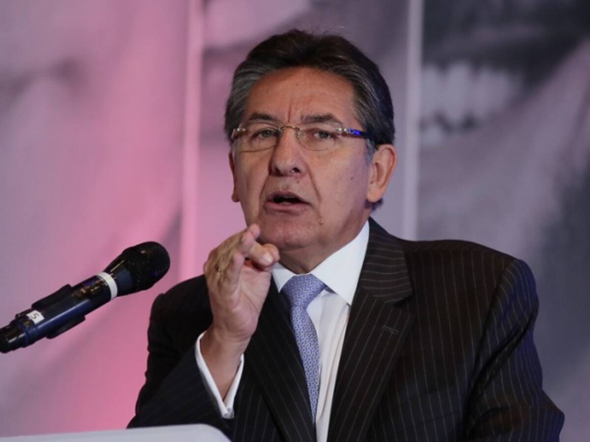 Respuestas del fiscal, Santos y MinVivienda que ayudarían a Antonio Guerra