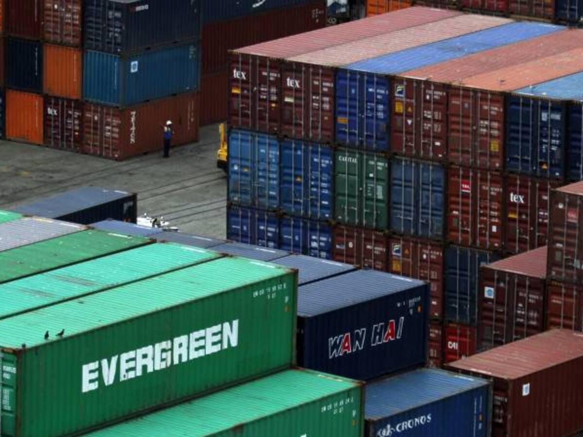Exportaciones en octubre disminuyeron 36,9 %