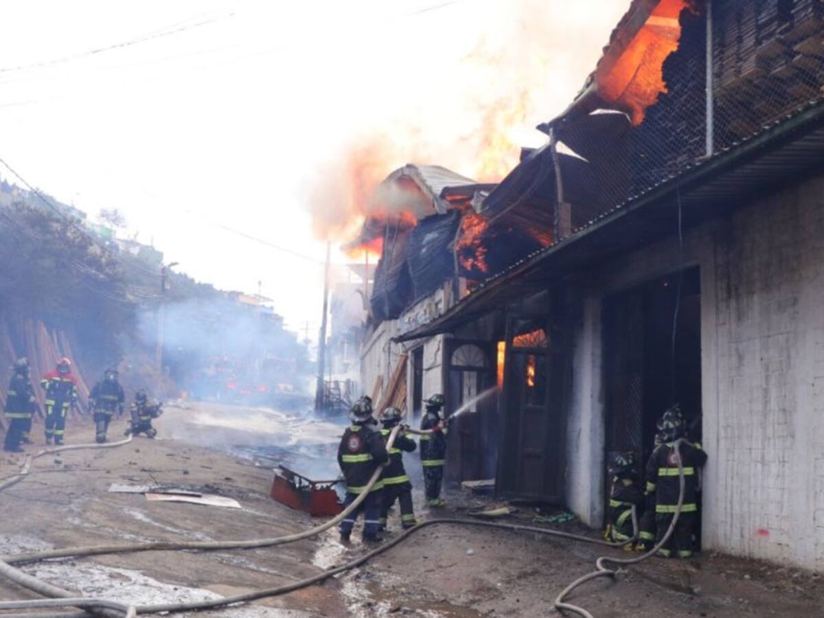 Riña familiar posible causa de incendio