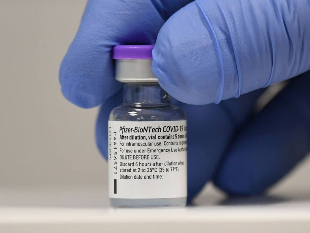 BioNTech/Pfizer piden autorización en Europa para vacunar a adolescentes