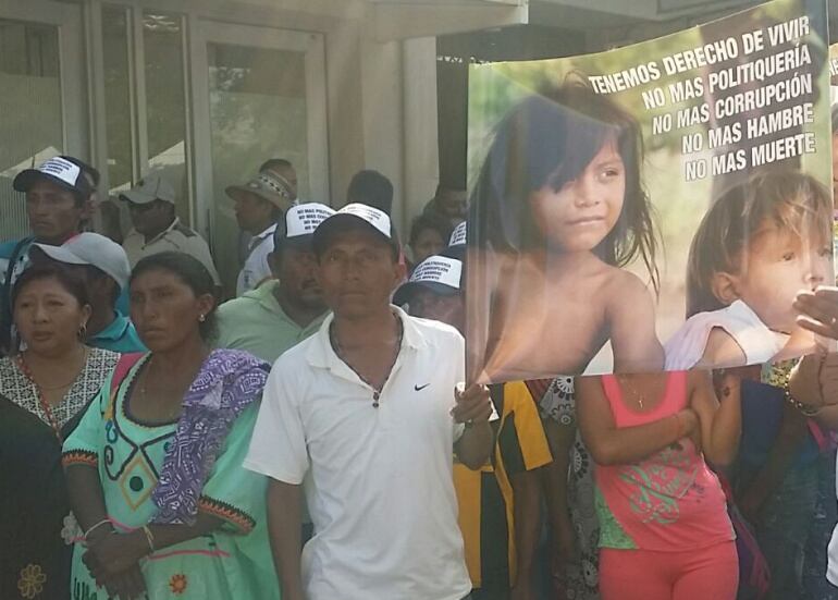 Verano recordó que se necesita el apoyo del gobierno nacional y de los gobernadores de la Región para tenderles la mano a los hermanos guajiros en esta crisis humanitaria.