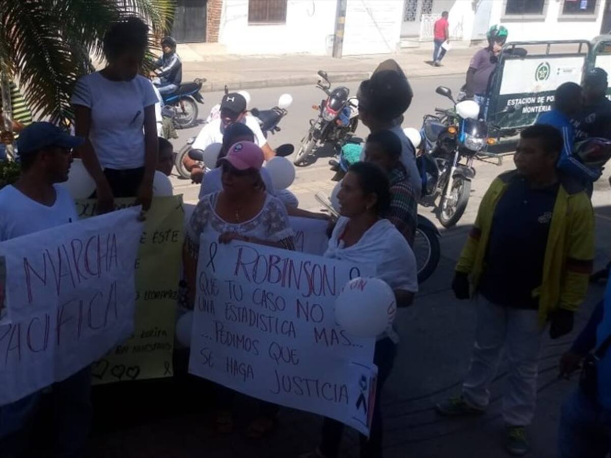 Familiares de hombre baleado por un policía en Montería realizaron plantón
