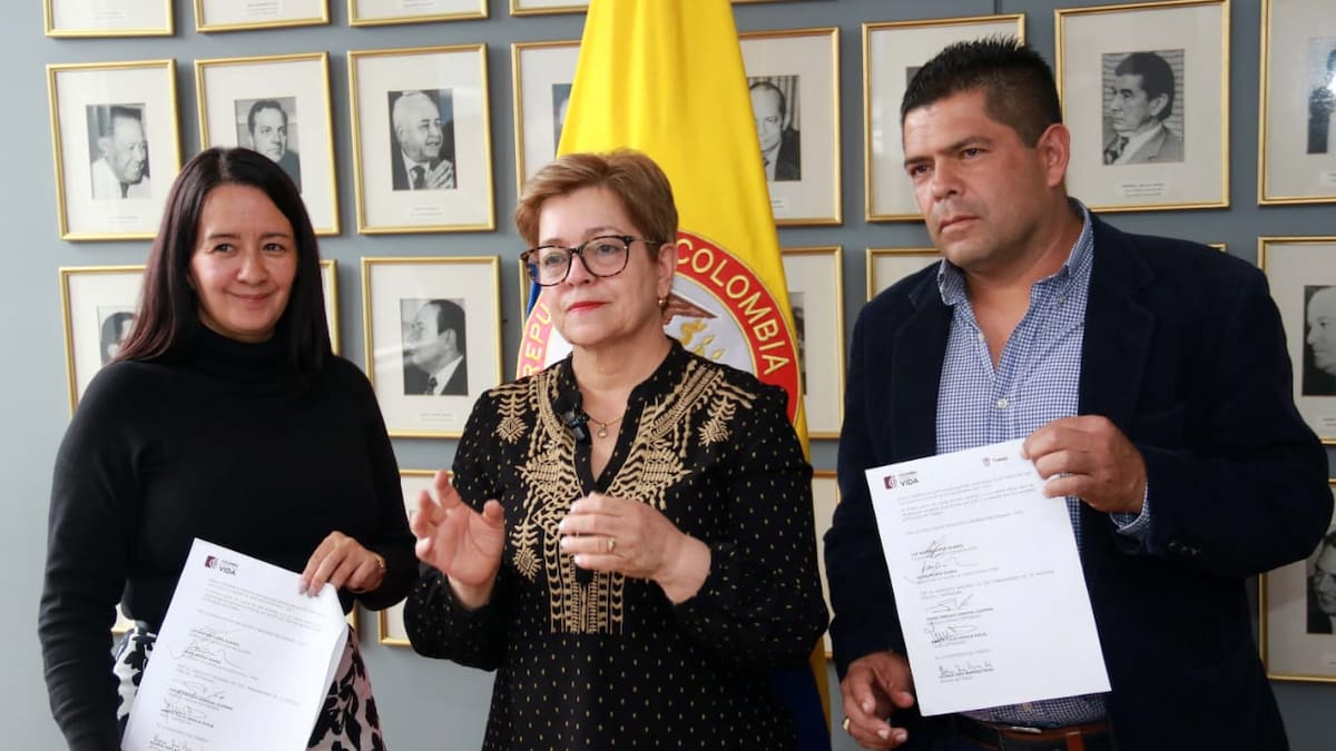 Acuerdo entre DIAN y SINTRADIAN permitirá la formalización de más de 10 mil trabajadores