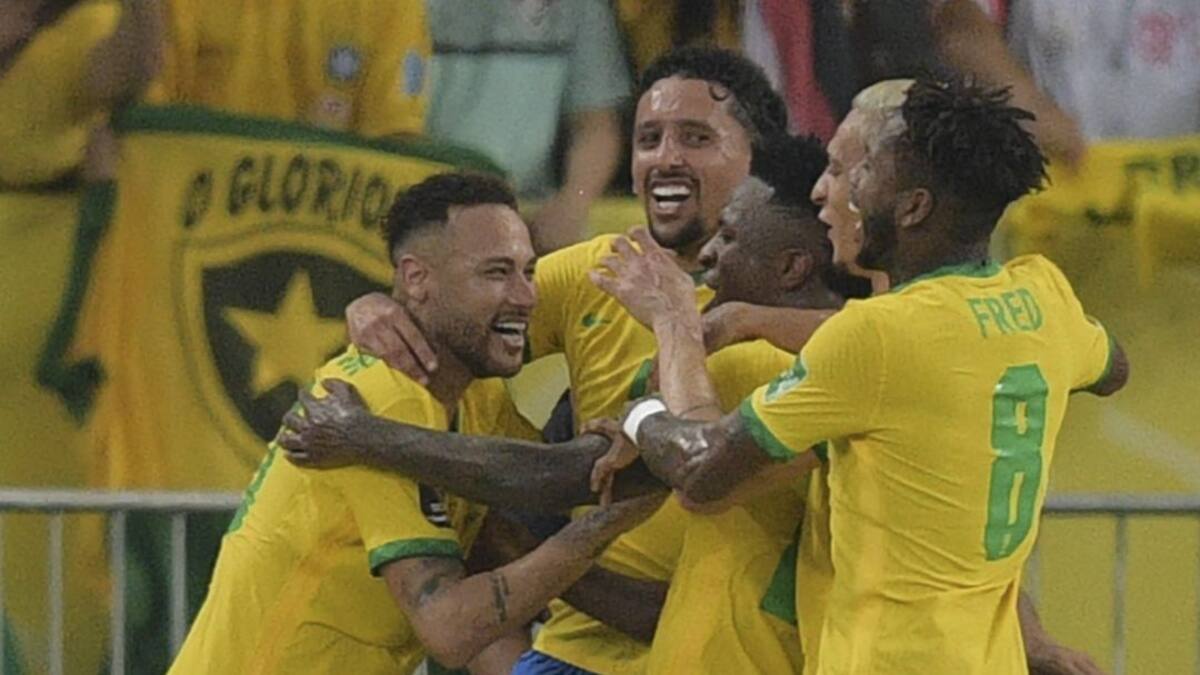Brasil golea y deja a Chile a un paso de quedar eliminado del Mundial
