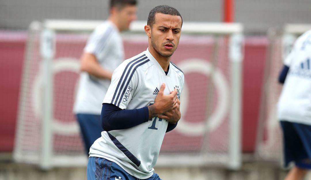 Thiago Alcántara durante una sesión de entrenamiento con el Bayern Múnich.