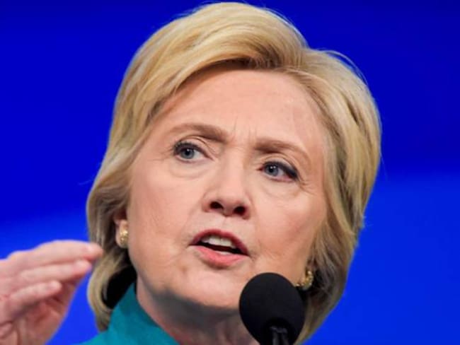 Hillary Clinton abre cuenta de Twitter en español