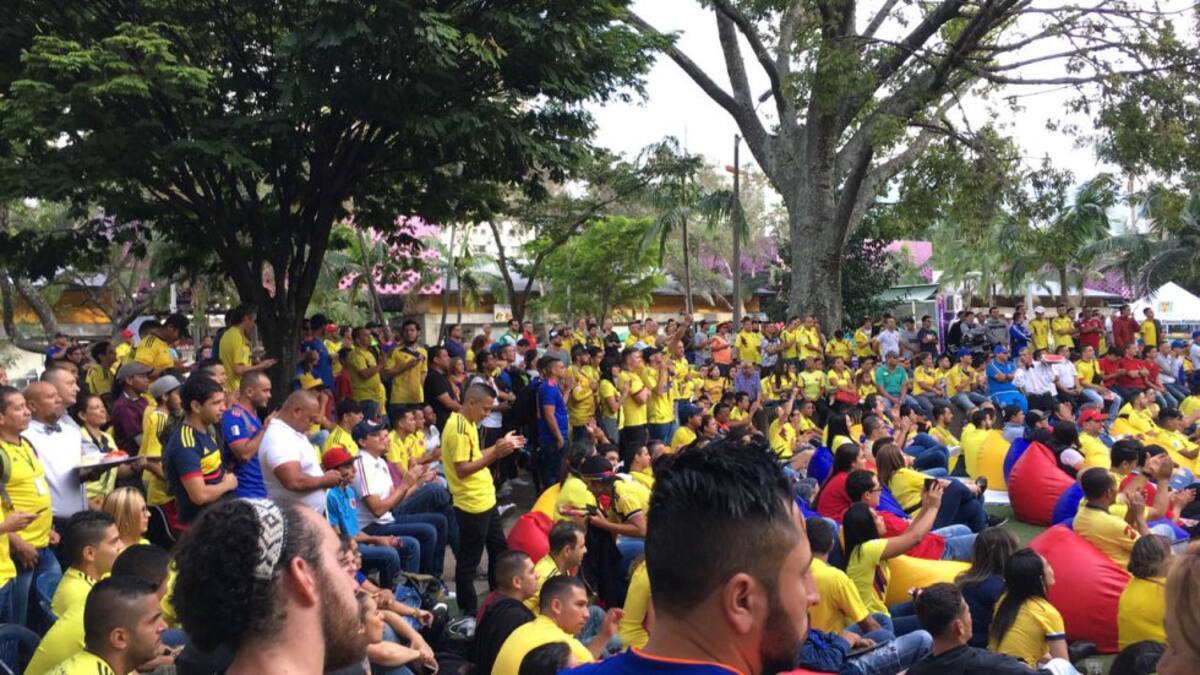 Hinchas Acompañando a la Selección 