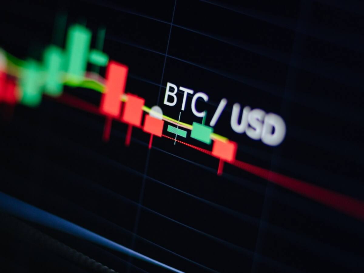 Dólar vs. bitcóin: el auge de la criptomoneda y el peligro que representa