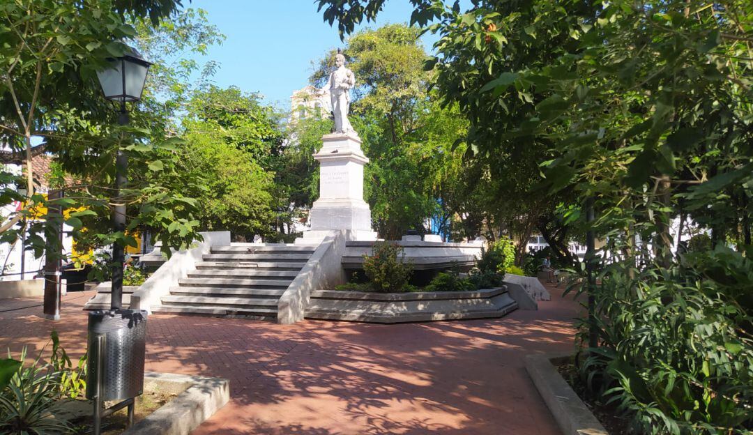 La Fundación Centro Histórico alegó que se están robando los cables y bombillos que alumbran el parque