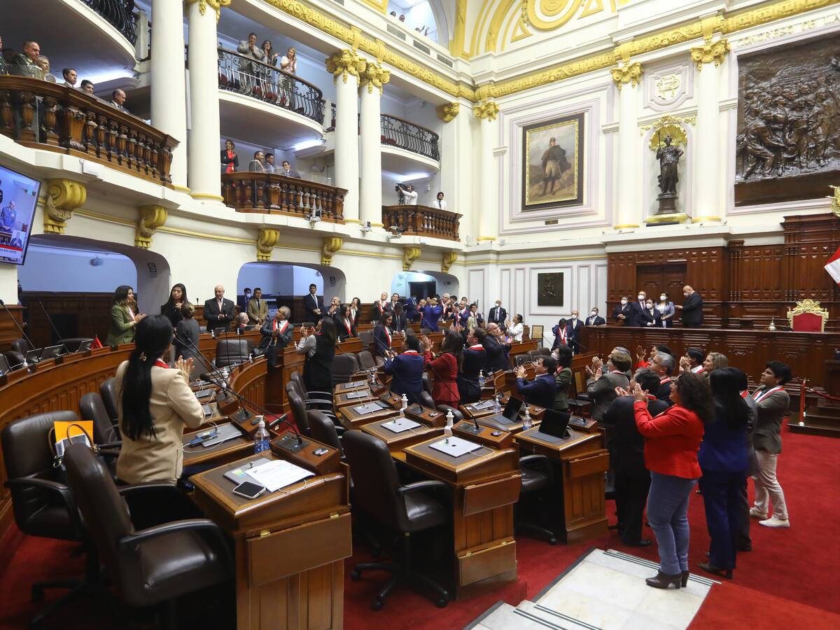 Congreso de Perú aprueba reconsiderar votación sobre adelanto de elecciones
