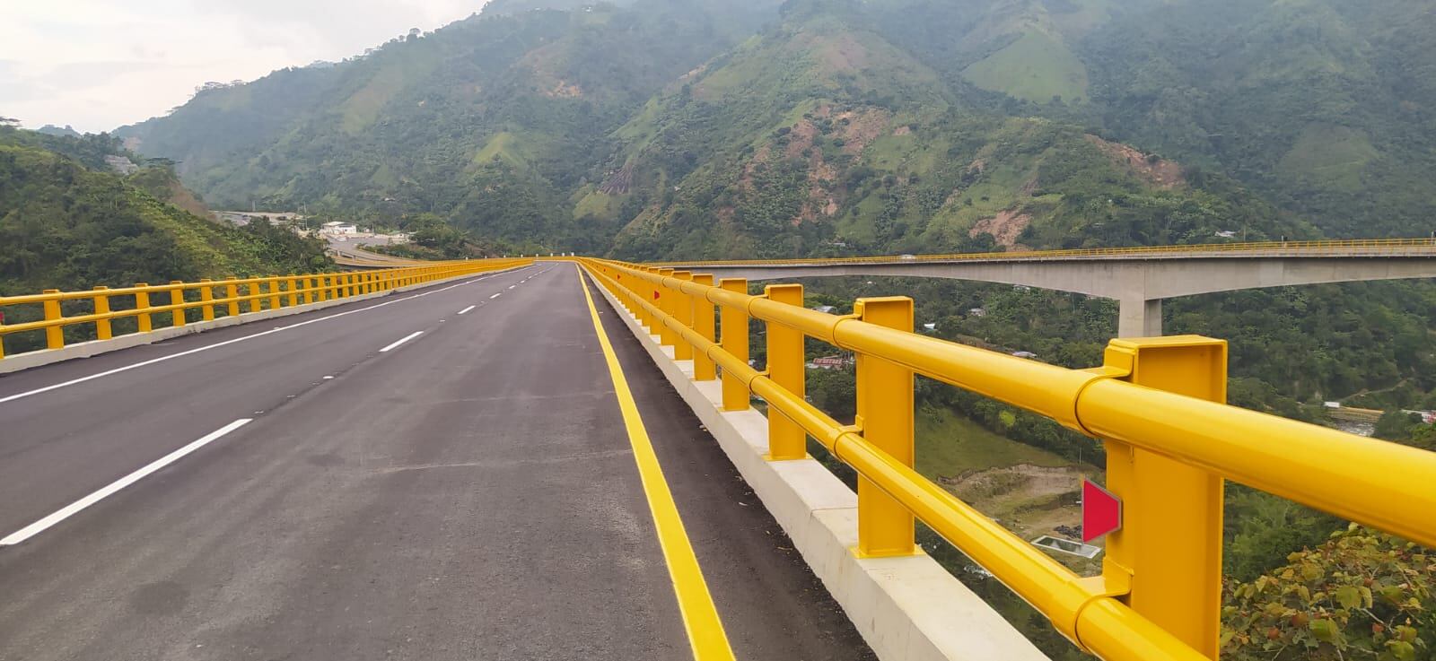Puente en la vía Girardot - Ibagué - Cajamarca