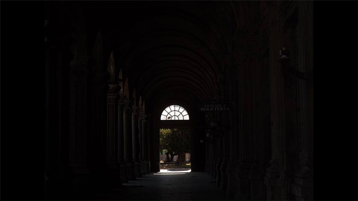 Huecos, rendijas, grietas. Ese fue el desafío de esta semana a los lectores de BBC Mundo. Comenzamos nuestra selección  de las imágenes que nos llegaron con esta foto de Ana María Olivares: “Un pueblo perdido en las alturas de los Andes”.