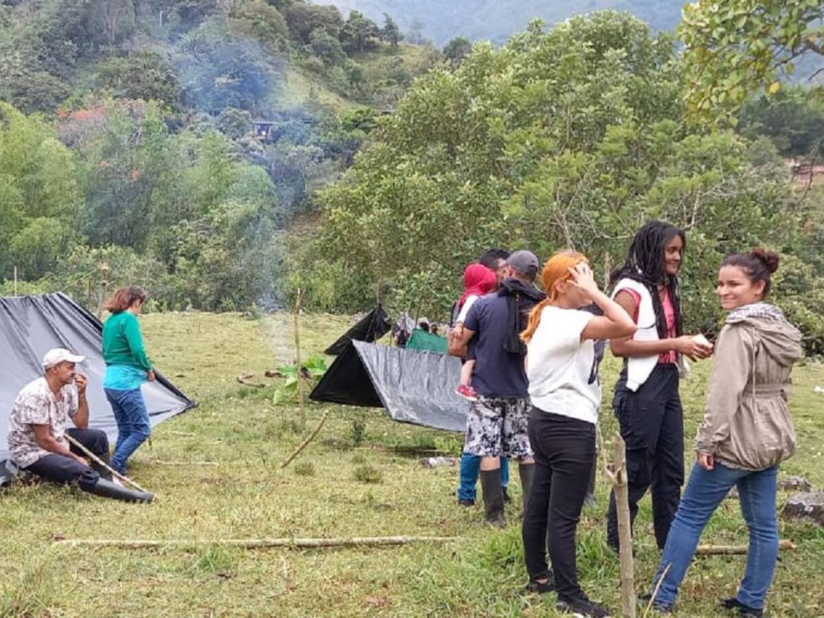 200 familias invaden predio en el municipio de Santa María, Huila