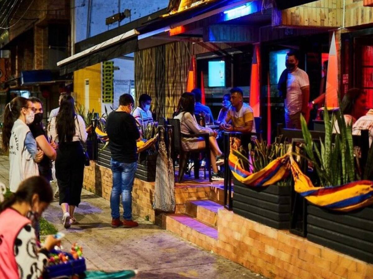 Vacunación de 20 a 24 años iniciará en los bares