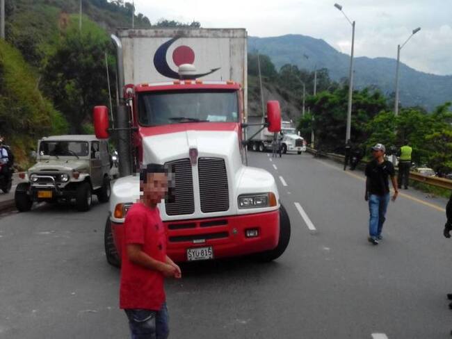 Cierre de vía en Cáceres genera millonarios sobrecostos a camioneros