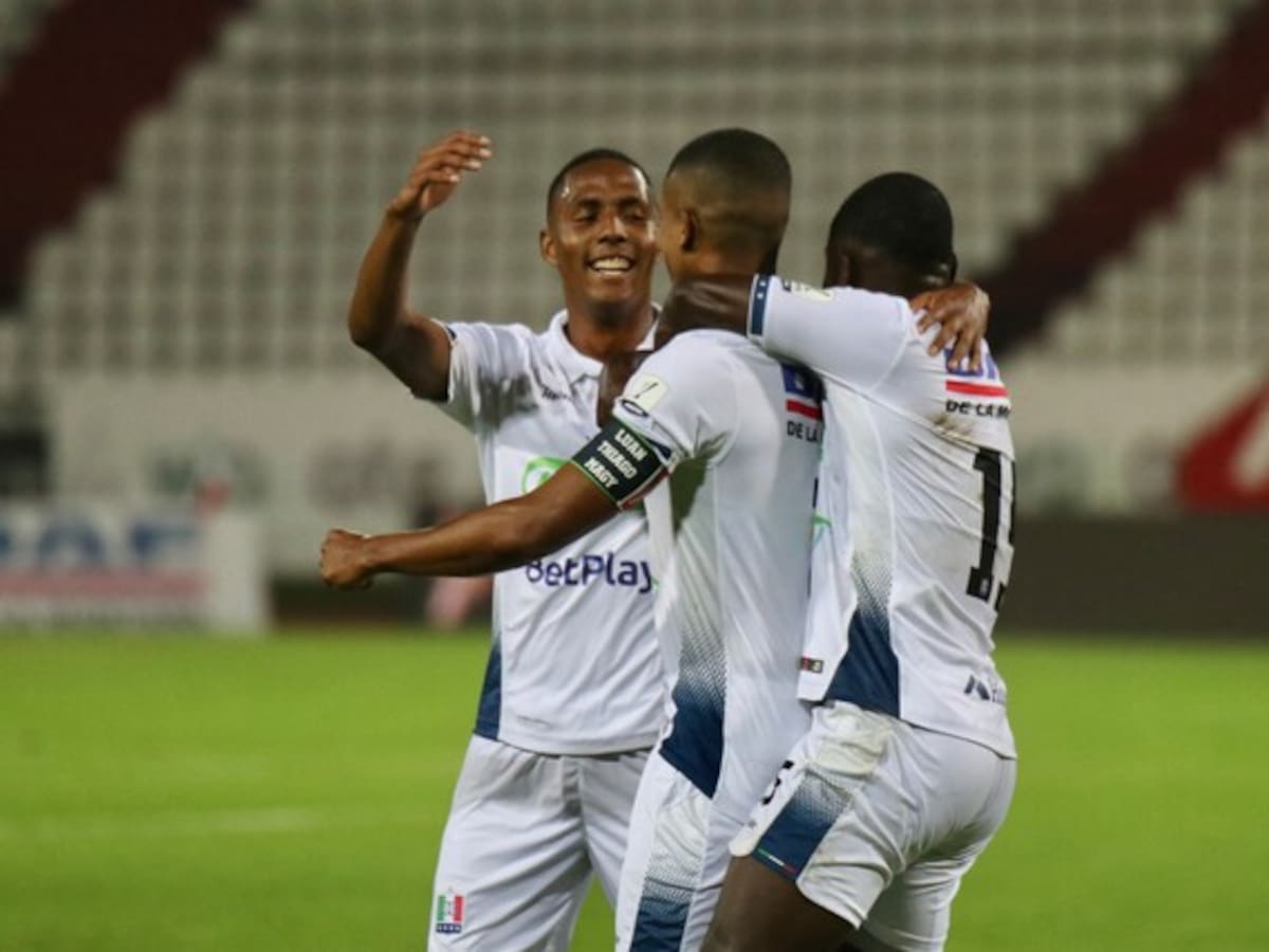 Once Caldas logra su primer triunfo con Sarmiento y complica al Junior