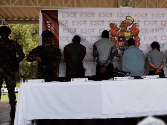 Abatidos dos disidentes y cinco más capturados en combates en sur de Cauca