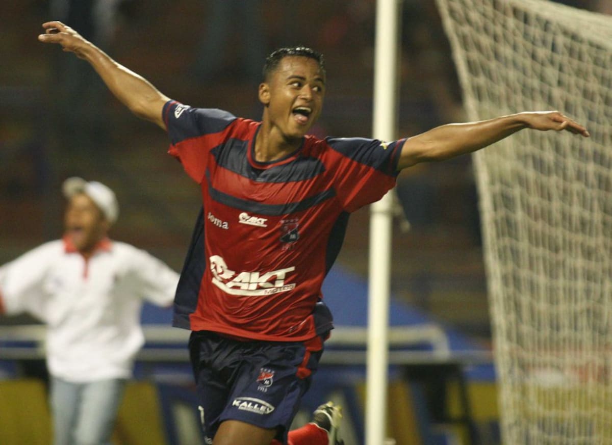 Jaime Castrillón jugó en 2009 en China con el equipo Nanchang Bayi y desde el 2012 hasta el 2015 pasó por la MLS en Estados Unidos con los equipos Colorado Rapids y Jacksonville Armada.