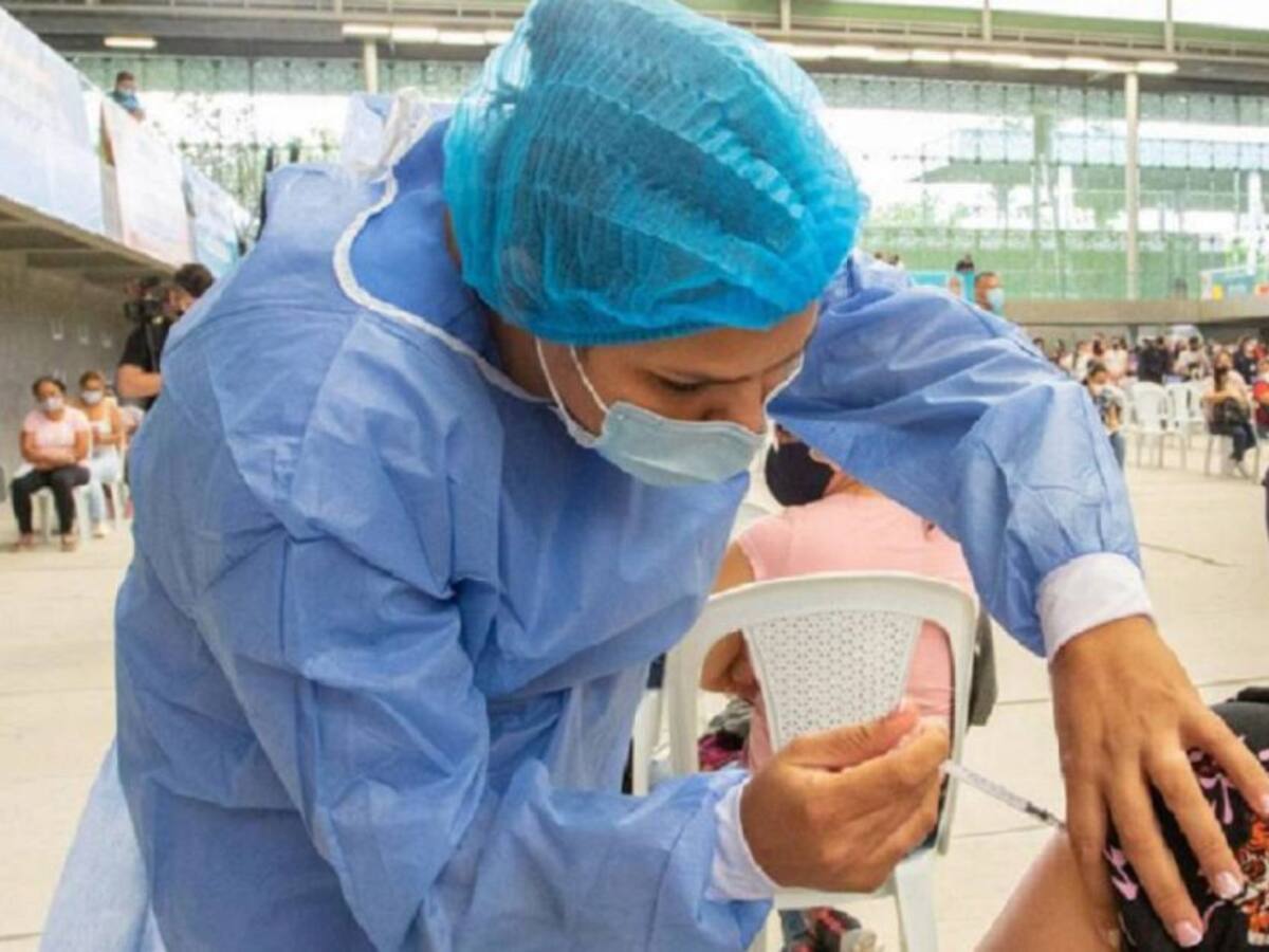 Inicia agendamiento para vacunación en mayores de 40 años
