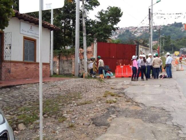 Cierran vías del norte por construcción de portal de Metrolínea