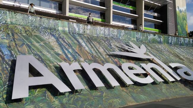 Letrero de Armenia desde la plaza de la quindianidad