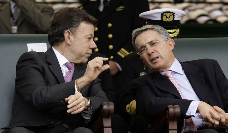 Juan Manuel Santos y Álvaro Uribe Vélez.