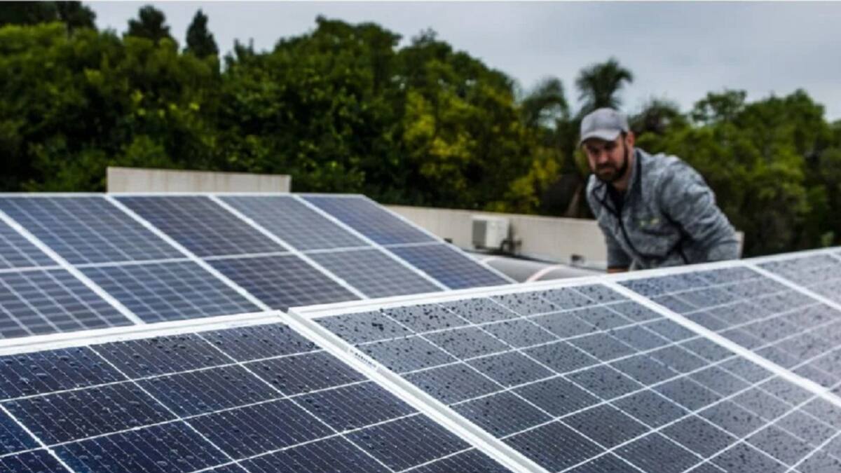 Reparos a cobro de impuesto por uso de paneles solares