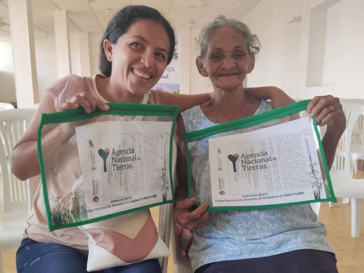 En Bolívar 28 familias campesinas recibieron titulación de tierras