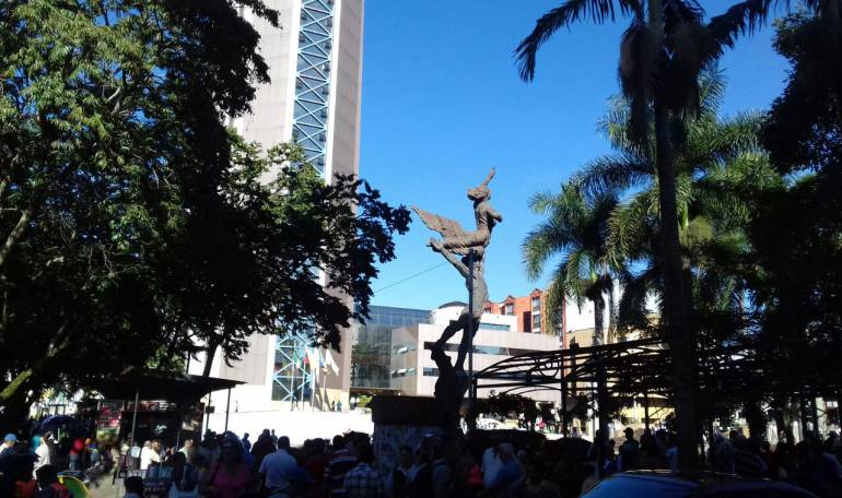 De lunes a viernes escuche 1150AM Las noticias de la región 