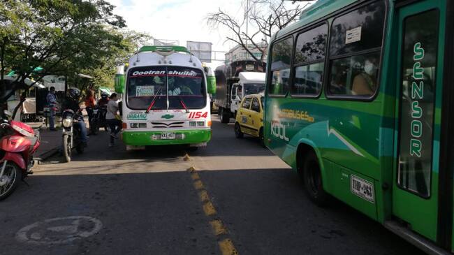 Entre 2 y 3 millones de pesos mensuales pierde un propietario de vehículo público a raíz de del transporte ilegal.