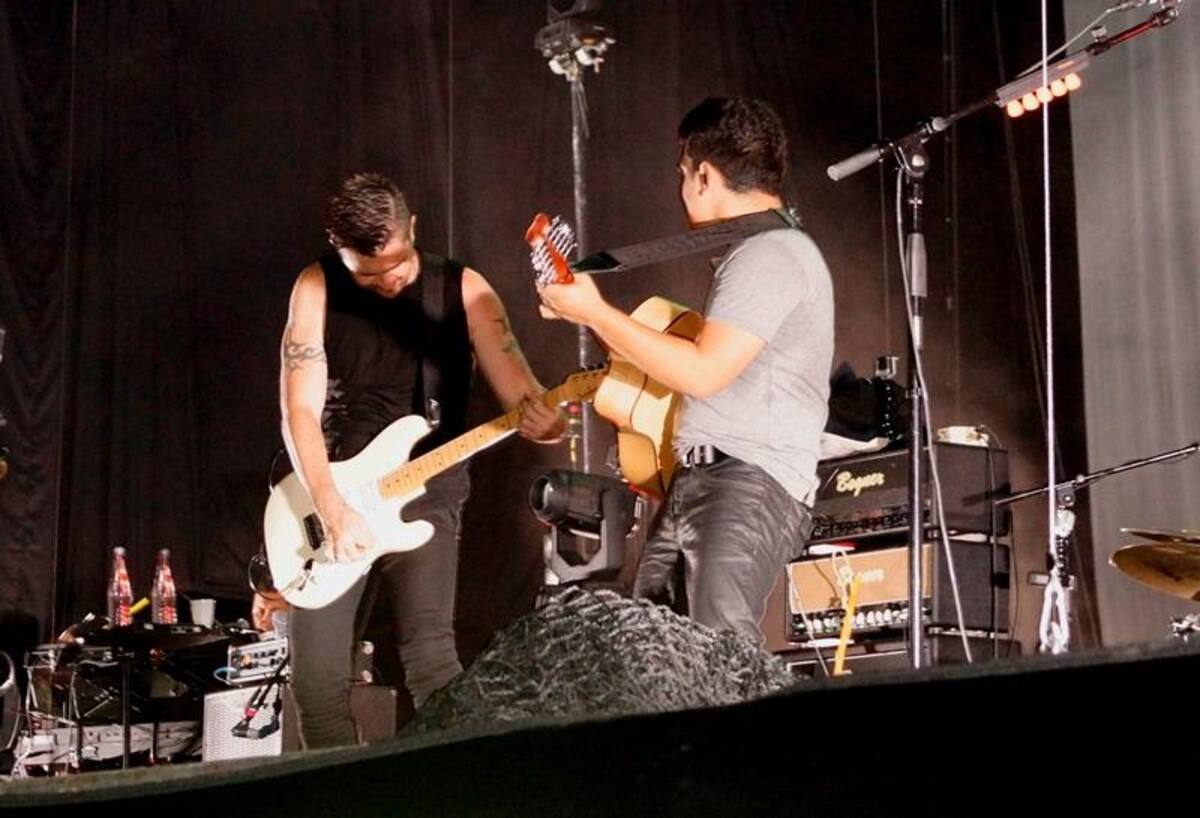 La última canción que cantó Juanes fue la Camisa Negra, que fue solicitada varias veces durante el concierto por sus fans.