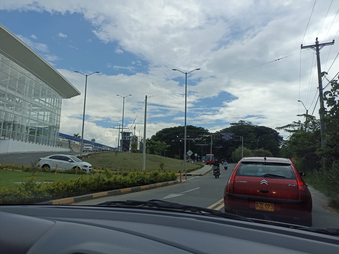 Vía al aeropuerto internacional del Edén de Armenia