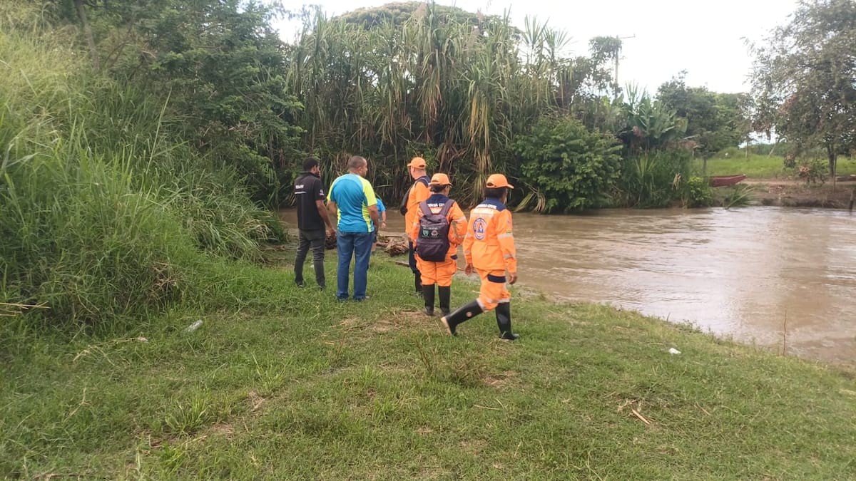 Buscan a menor de 17 años que fue arrastrado por el río Frayle, en Candelaria, Valle del Cauca