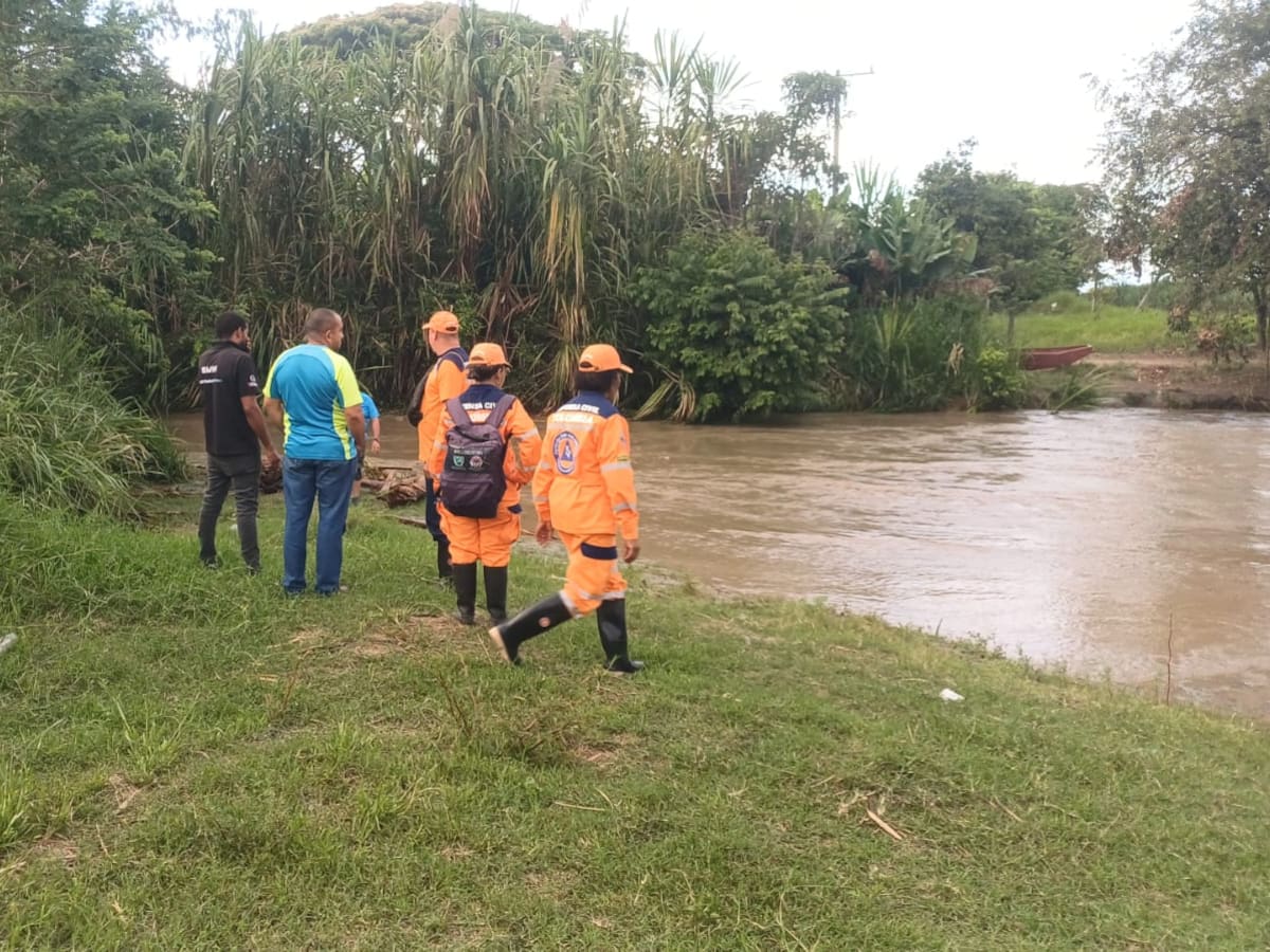 Buscan a menor de 17 años que fue arrastrado por el río Frayle, en Candelaria, Valle del Cauca