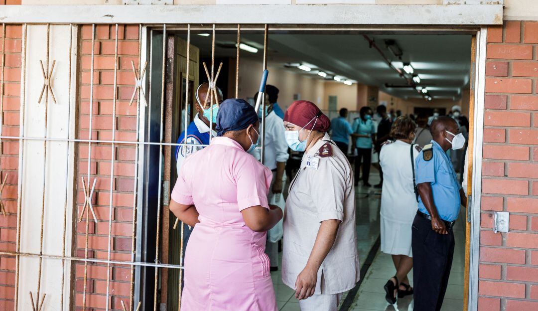 Expertas señalan que Sudáfrica ha demostrado que con las medidas de salud pública adecuadas la cepa puede ser controlada.