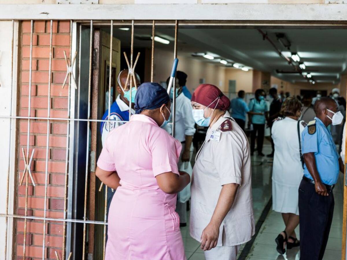 OMS concluye que la cepa sudafricana de COVID-19 no es más mortal que otras