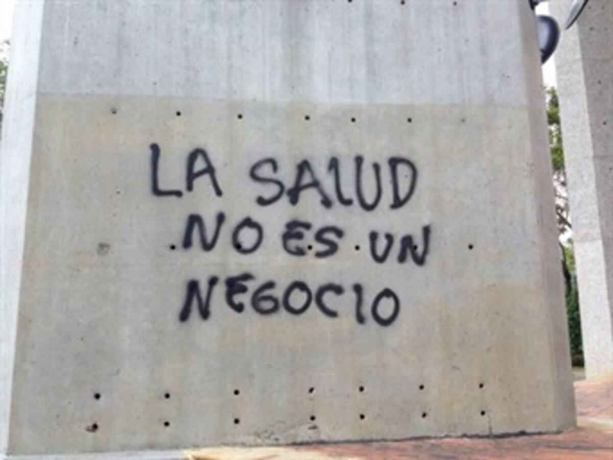 Lanzan arengas contra reforma a la salud en visita del ministro a Cali
