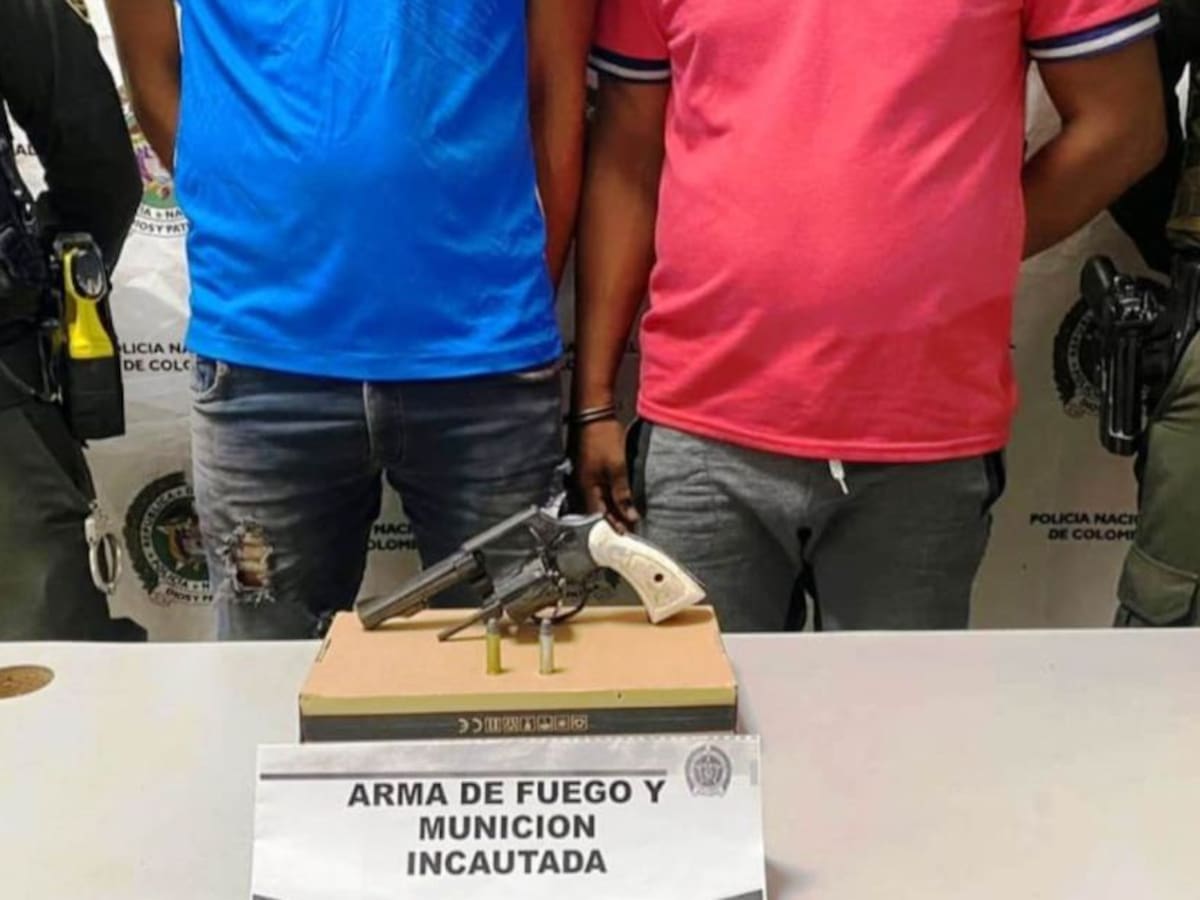 Capturaron a dos presuntos delincuentes portando un arma de fuego