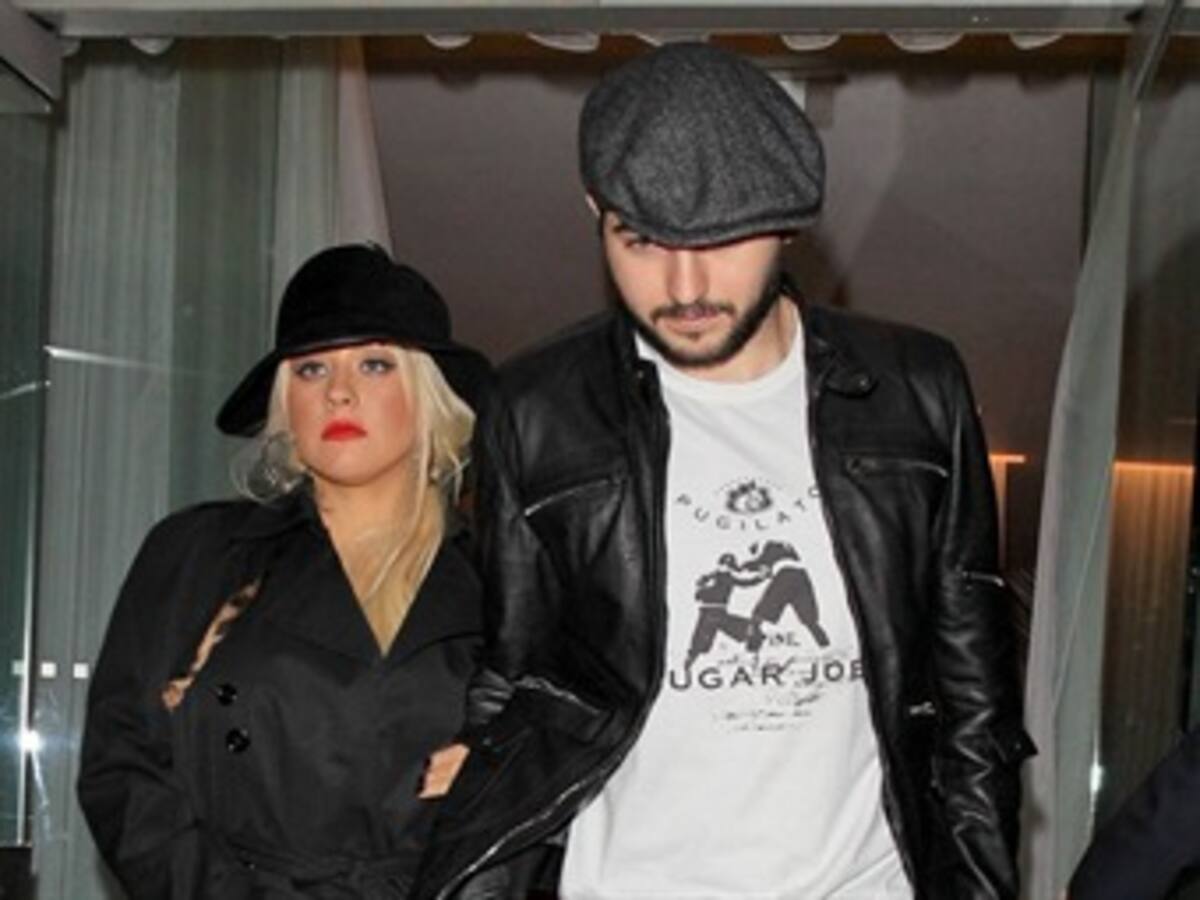 Novio de Christina Aguilera duró un año en diseño del anillo de compromiso