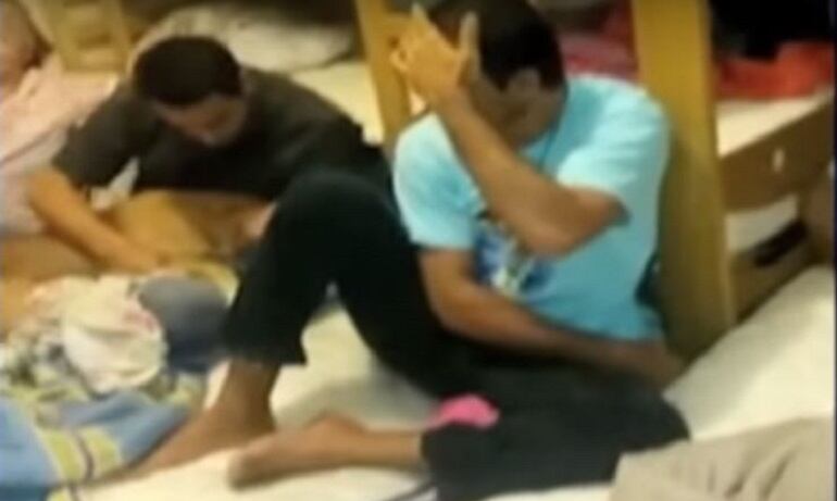 Dos de los miembros de la secta que esperan "el fin del mundo"