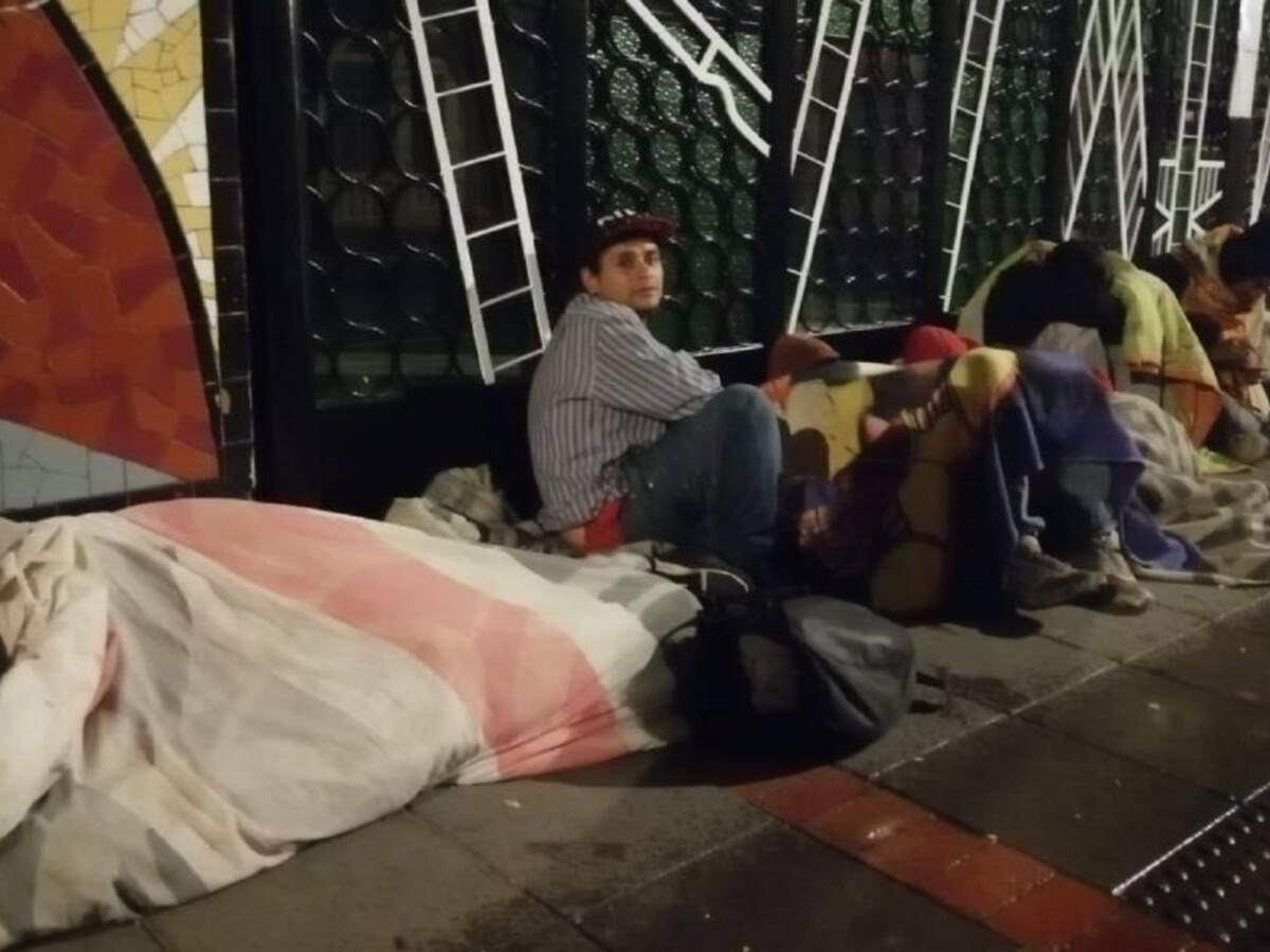 Desalojan a venezolanos de hoteles en Bogotá por falta de pago