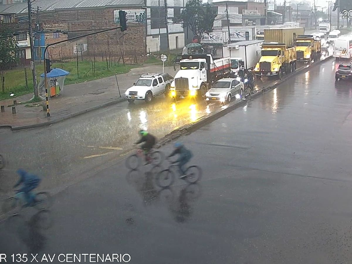 EN VIVO: Caos en Bogotá este 15 de abril por inundaciones, choques y demoras en vuelos en El Dorado