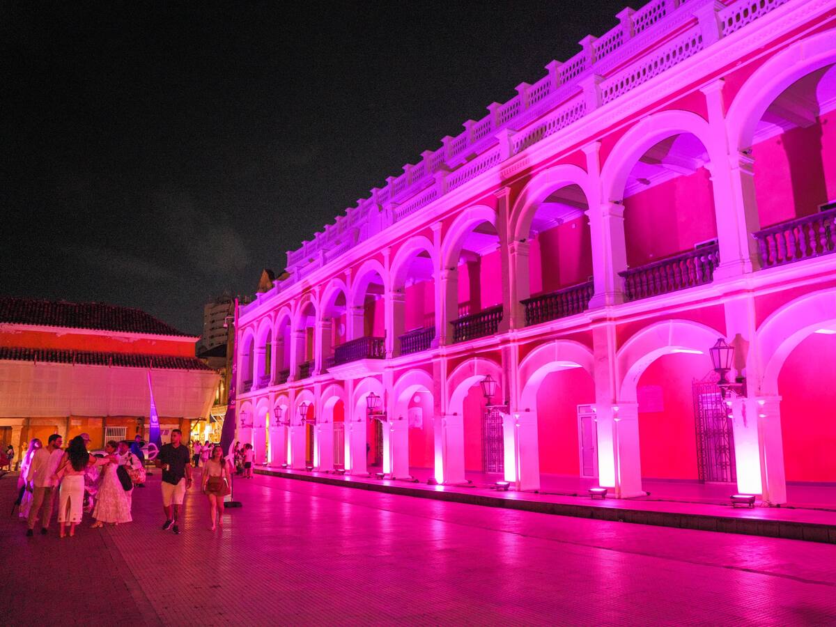 Cartagena se vistió de rosa para honrar a mujeres que han enfrentado el cáncer de mama