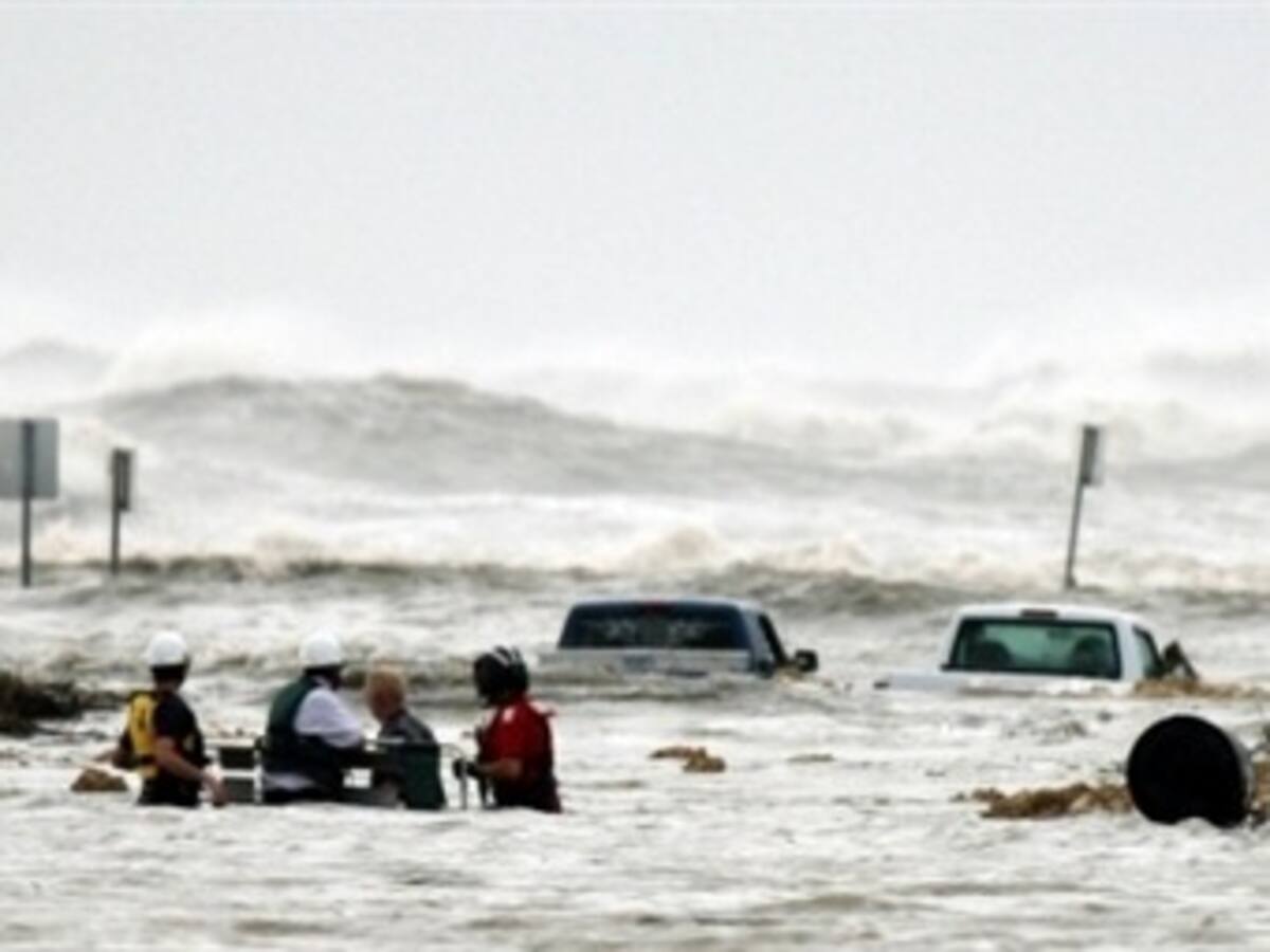 Unas 100 personas rescatadas y al menos un fallecido en inundaciones en Texas