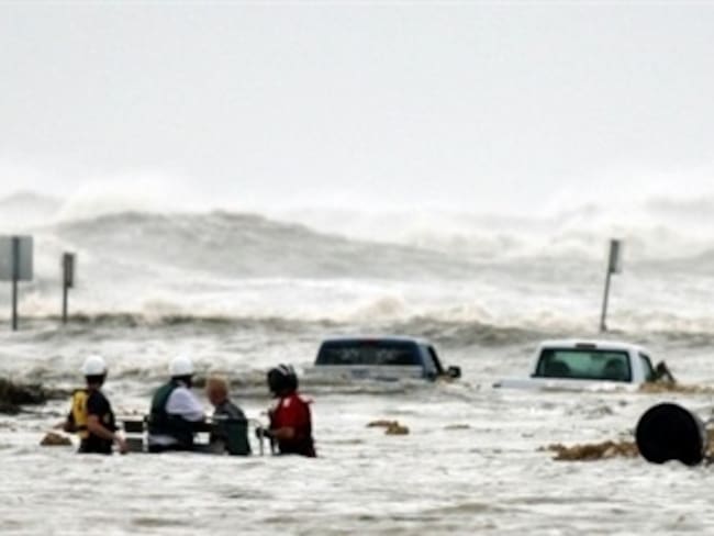 Unas 100 personas rescatadas y al menos un fallecido en inundaciones en Texas
